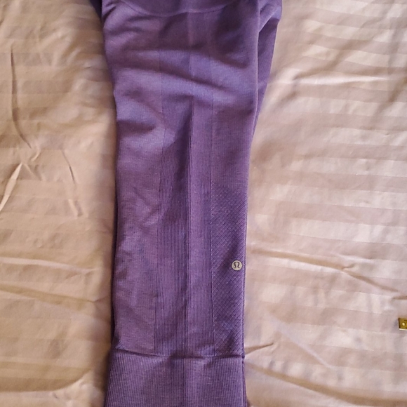 Lululemon In the Flow crops - Picture 9 of 10